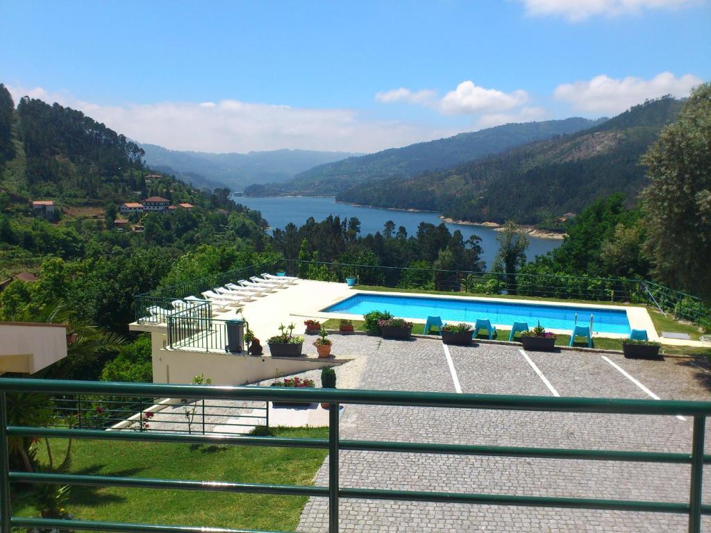 Hotel Lagoa Azul do Geres Kültér fotó